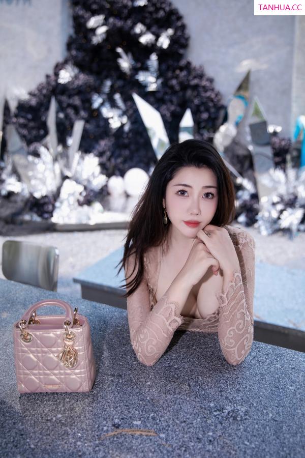   [XiuRen]高清写真图 2023.08.11 No.7216 严利娅Yuliya 丰腴美臀第26张图片